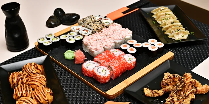 Až 50 ks sushi v setu i s gyoza taštičkami a rýžovými kuličkami s masem