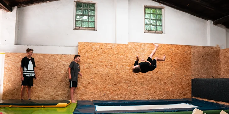 Vyzkoušej si, jaké to je být ninjou: vstup do Parkour Parku na 120 minut pro 1 i 2 osoby