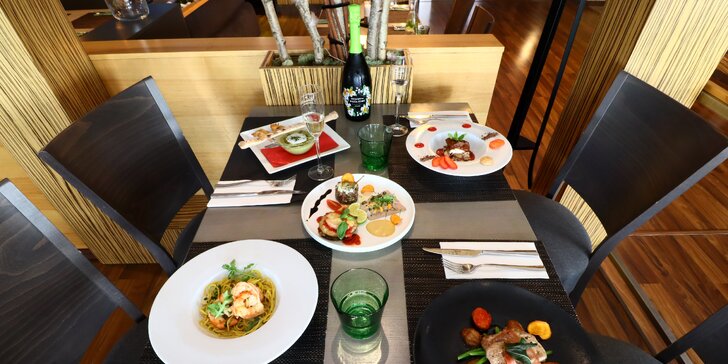Italská večeře pro dva: krevety, cuketové cappuccino, telecí panenka i jahodové tiramisu