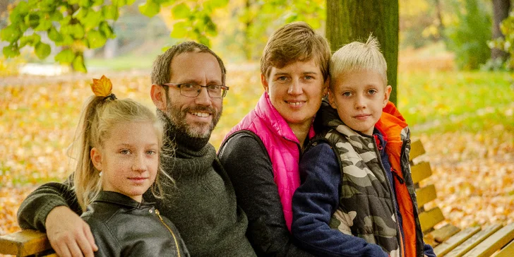 Fotografování pro jednotlivce, páry nebo rodiny v Havířově: 60 min. v exteriéru, 10 snímků s profi úpravou