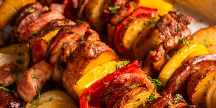 Restauraci najdete pár kroků od zastávky Uzavřená. 