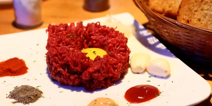Lahodný tatarák z pravé hovězí svíčkové: 150-500 g i ve variantě s pivem