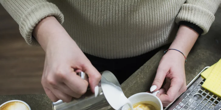 Kurz přípravy kávy: naučte se dokonalé espresso a cappuccino, navíc domů dostanete 250 g zrnkové kávy