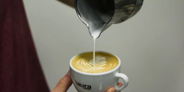 Kurz přípravy kávy: naučte se dokonalé espresso a cappuccino, navíc domů dostanete 250 g zrnkové kávy