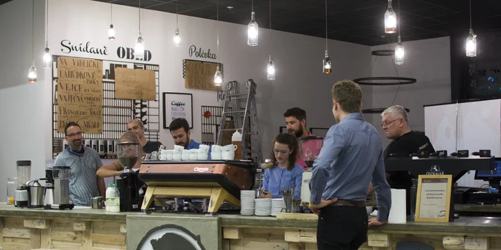 Kurz přípravy kávy: naučte se dokonalé espresso a cappuccino, navíc domů dostanete 250 g zrnkové kávy