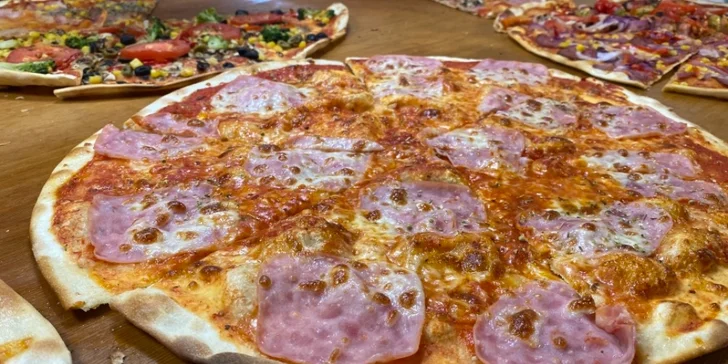 Jedna či dvě pizzy o průměru 32 cm na odnos s sebou, výběr z 5 druhů