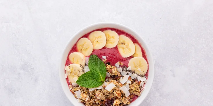 Raw veganská snídaně, káva i smoothie či koktejl pro jednoho nebo dva na Starém Městě