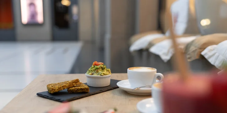 Raw veganská snídaně, káva i smoothie či koktejl pro jednoho nebo dva na Starém Městě