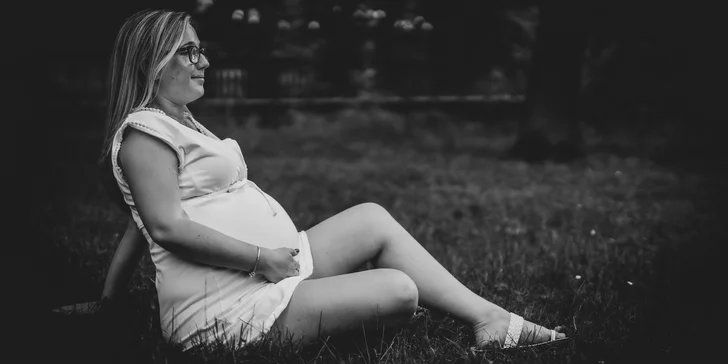 Až hodina venkovního focení na Praze 9 a okolí: zamilované páry, nastávající maminky, rodiny i portréty