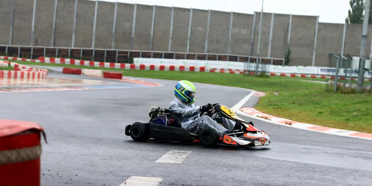 4–20 kol v závodní motokáře: rychlost až 90 km/h, 3 okruhy po celé ČR, profesionální instruktáž