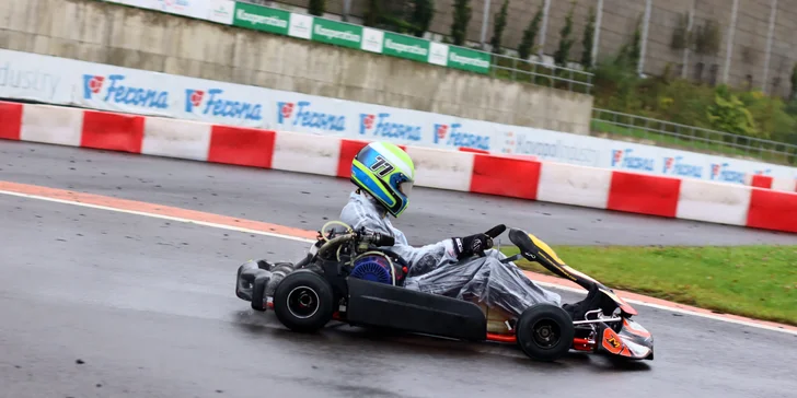 4–20 kol v závodní motokáře: rychlost až 90 km/h, 3 okruhy po celé ČR, profesionální instruktáž