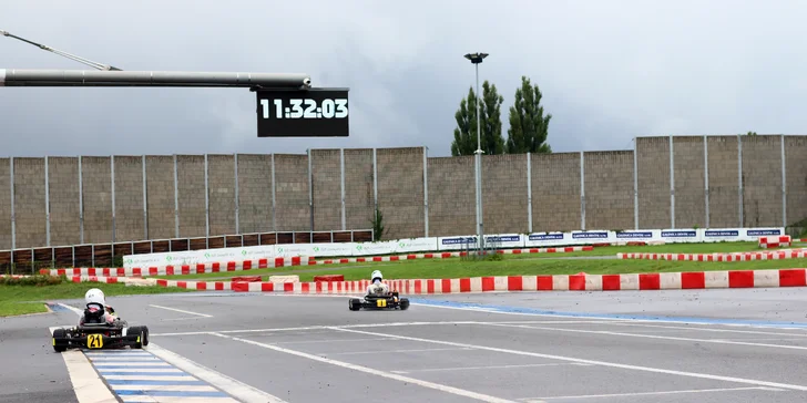 4–20 kol v závodní motokáře: rychlost až 90 km/h, 3 okruhy po celé ČR, profesionální instruktáž