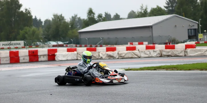 4–20 kol v závodní motokáře: rychlost až 90 km/h, 3 okruhy po celé ČR, profesionální instruktáž