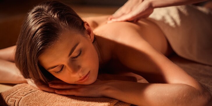 Uvolňující thajská masáž v délce 60 nebo 90 minut v salonu na Praze 1