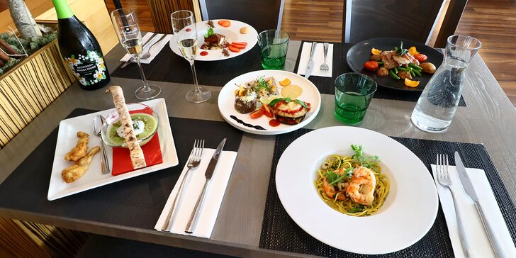 Italská večeře pro dva: krevety, cuketové cappuccino, telecí panenka, tiramisu i lahev vína