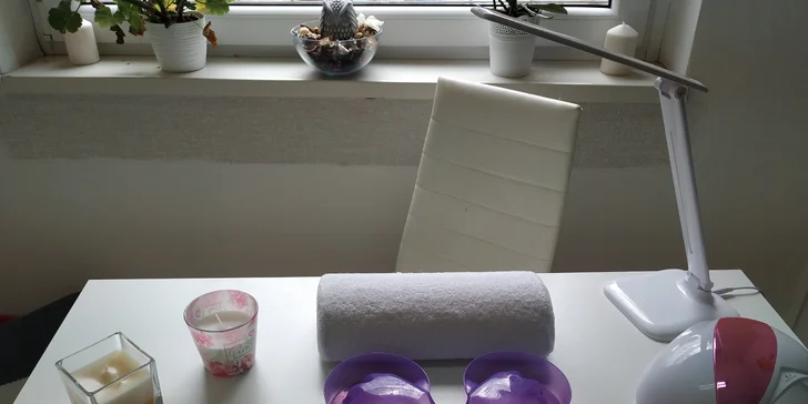 Péče o nehty: klasická manikúra včetně zábalů nebo lakování Shellacem