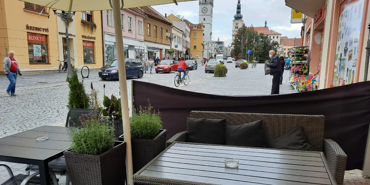 3chodové menu na vyškovském náměstí: krevety, hlavní chod podle výběru, dezert