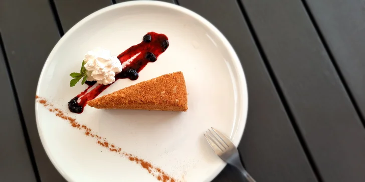 3chodové menu na vyškovském náměstí: krevety, hlavní chod podle výběru, dezert