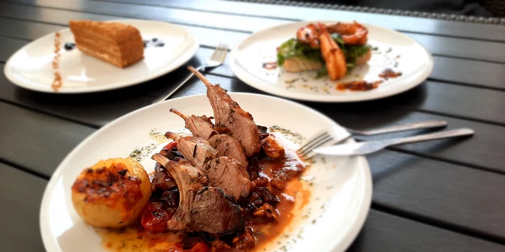 3chodové menu na vyškovském náměstí: krevety, hlavní chod podle výběru, dezert