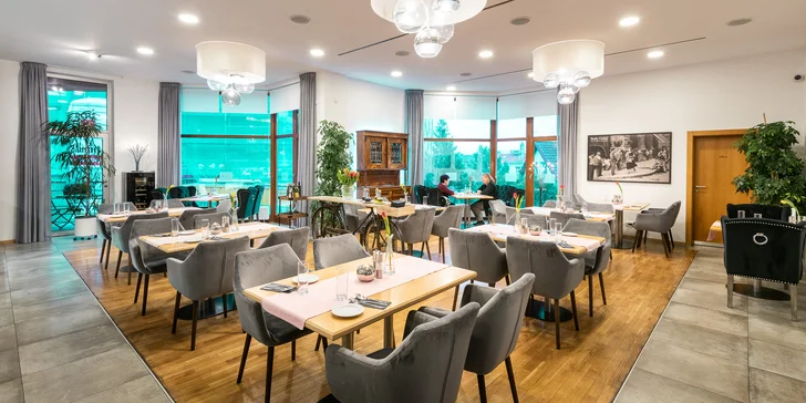 Hovězí či vegetariánský burger, domácí steakové hranolky, BBQ omáčka a nápoj dle výběru pro 2 osoby