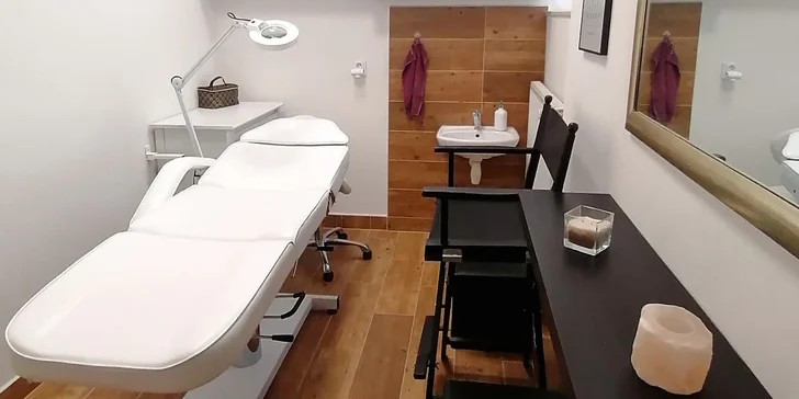 Pro uhrančivý pohled: prodlužování řas pomocí zvolené metody i jejich zakřivení a formování obočí