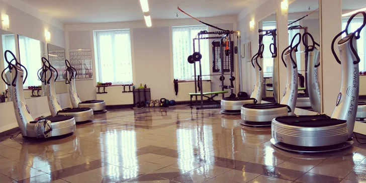 Zhubněte za pomoci moderních strojů: cvičení na power plate, vacu poweru, fiveriders nebo ve fitness kleci