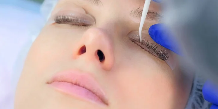 Lash lifting a výživa řas pro výrazný pohled: natočení, barvení i výživa