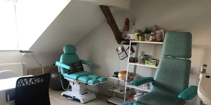 Krásné nehty: manikúra nebo kombinovaná pedikúra s gel lakem