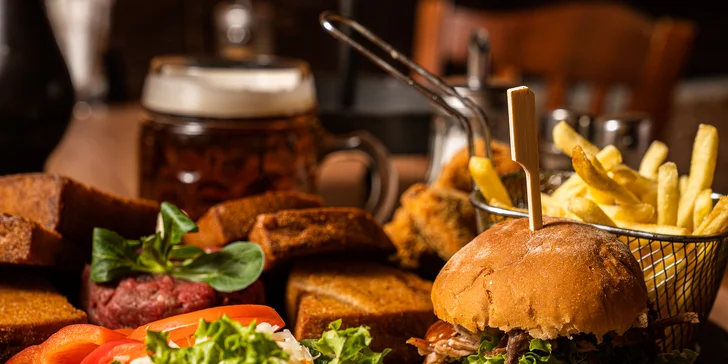 Labužnické prkno pro 2 osoby: křídla, miniburgery, tataráček a přílohy