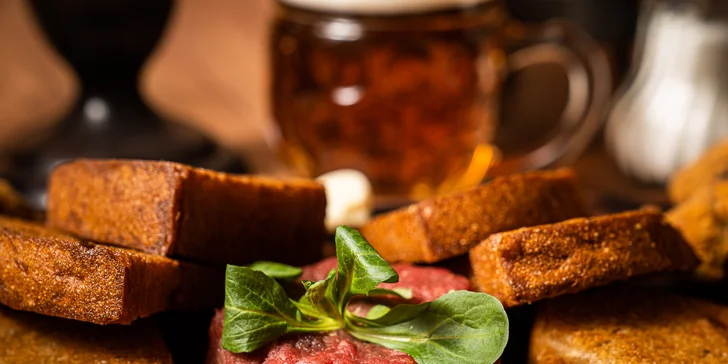 Labužnické prkno pro 2 osoby: křídla, miniburgery, tataráček a přílohy