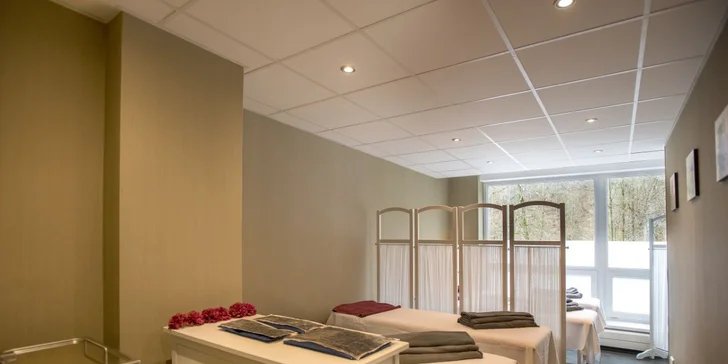 V hotelu není možné platit platební kartou, přímo v hotelu se nachází bankomat. 