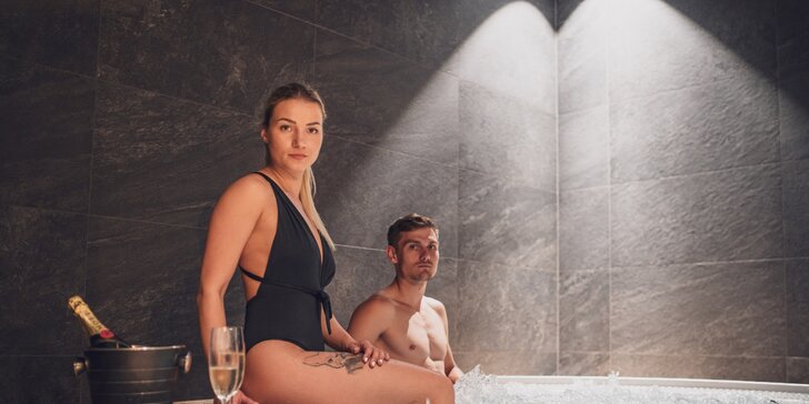 Odpočinek v privátním wellness pro pár: vstup na 2 hodiny, vířivka, sauna