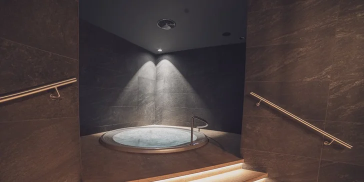 Odpočinek v privátním wellness pro pár: vstup na 2 hodiny, vířivka, sauna