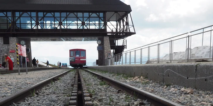 Autobusem do Rakouska: výlet za nádhernými výhledy, turistikou a zubačkou