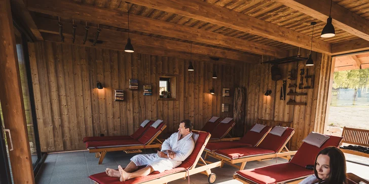 Jako na šlechtickém sídle: pobyt na Lipně, snídaně, panoramatická sauna i privátní vířivka