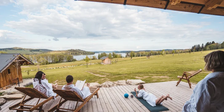 Jako na šlechtickém sídle: pobyt na Lipně, snídaně, panoramatická sauna i privátní vířivka