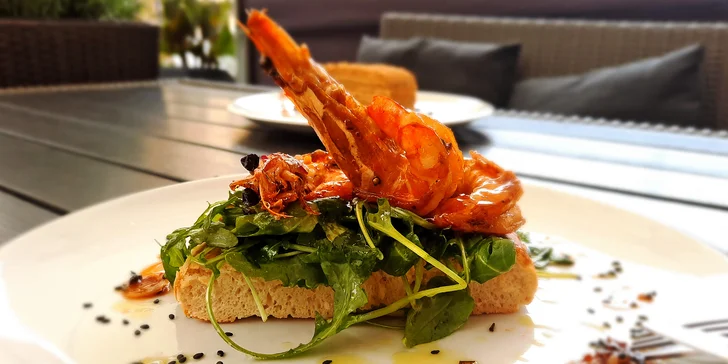3chodové menu na vyškovském náměstí: krevety, hlavní chod podle výběru, dezert