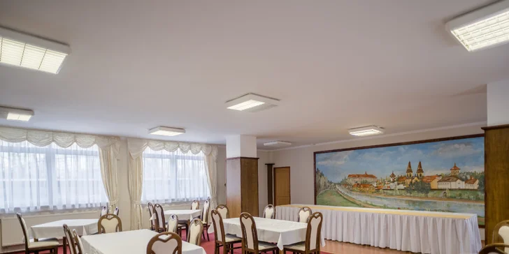 Pobyt pod Řípem se snídaněmi, kreditem na večeři a vstupem do bazénu v Roudnici nad Labem