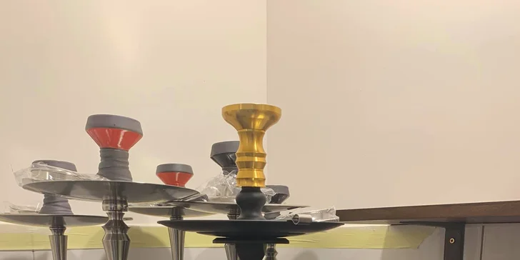 Posezení v Al Baron shisha baru: klasická shisha a čaj, limonáda nebo koktejly pro 2–4 osoby