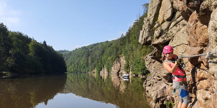 Zdolejte skály: kurz bezpečného via ferrata lezení Hluboká pro 1 osobu