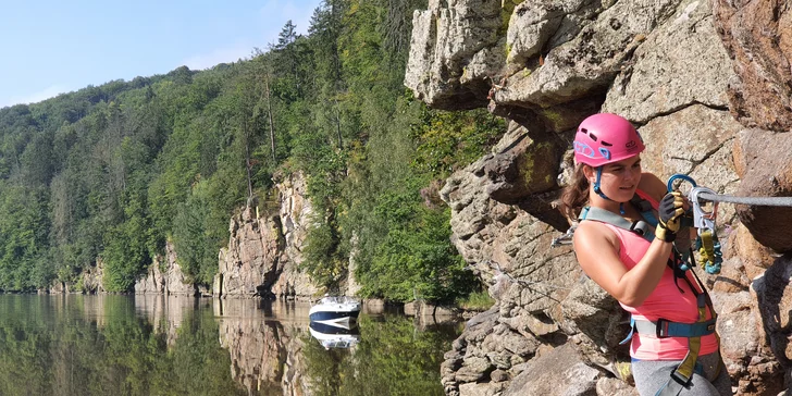 Zdolejte skály: kurz bezpečného via ferrata lezení Hluboká pro 1 osobu