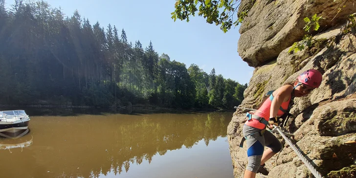 Zdolejte skály: kurz bezpečného via ferrata lezení Hluboká pro 1 osobu