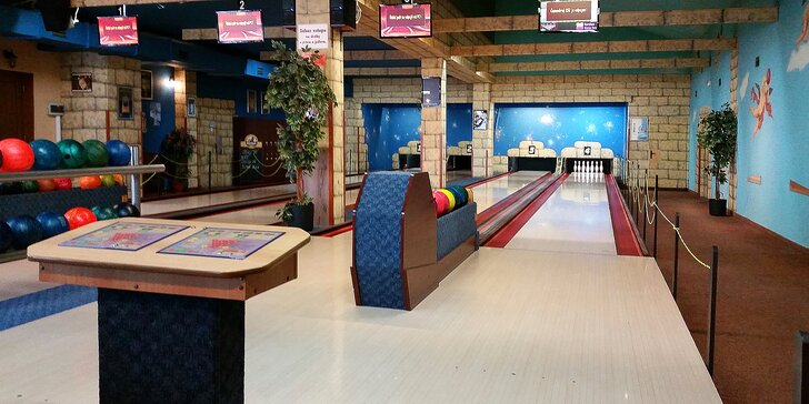 Zábava pro partu až 8 osob: bowling, kola pizzy i palba na laserové střelnici