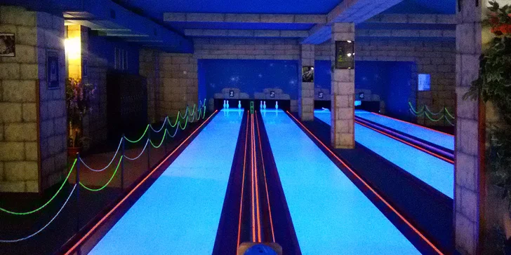 Zábava pro partu až 8 osob: bowling, kola pizzy i palba na laserové střelnici