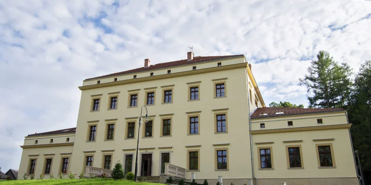 Pobyt v historickém paláci v Polsku: jídlo a relax v sauně a solné jeskyni