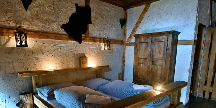 Noc plná zážitků: Středověký hotel v Dětenicích, dobový program i hostina