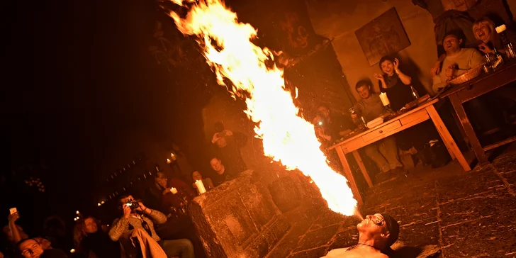 Noc plná zážitků: Středověký hotel v Dětenicích, dobový program i hostina