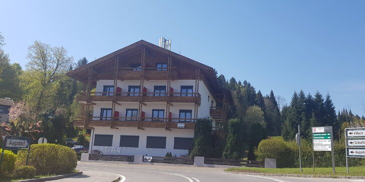 3* dovolená v Korutanech: hotel přímo u jezera Wörthersee, bufetové snídaně