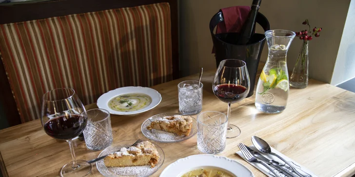 3chodové menu s líčky či kachním stehnem i lahví vína ve vyhlášené české restauraci