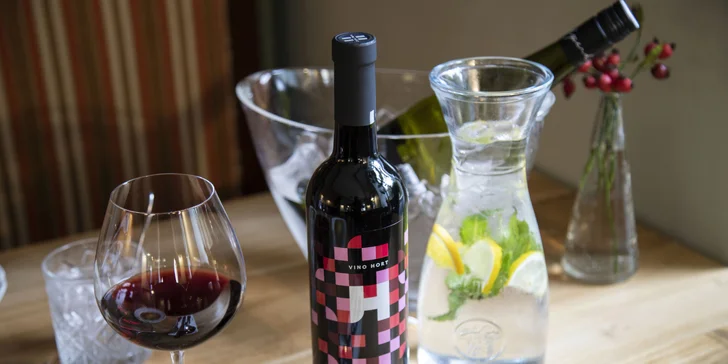 3chodové menu s líčky či kachním stehnem i lahví vína ve vyhlášené české restauraci